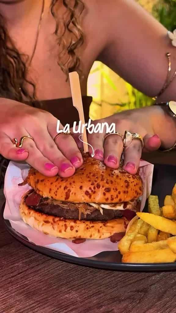 Thumbnail del video: Restaurante Barrio central Thumbnail del video: Restaurante Barrio central